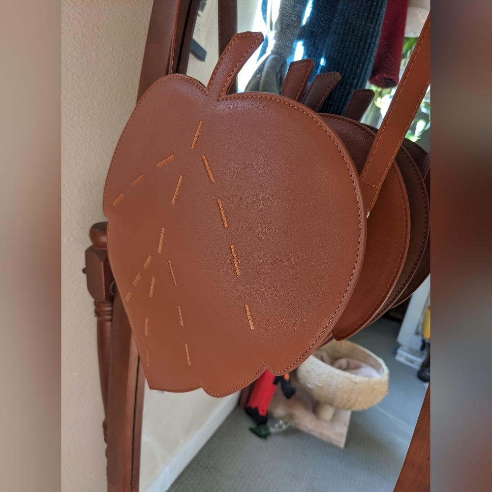 Lana Jay Leaf Shoulder Bag